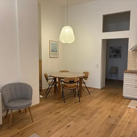 Mitten In Der Altstadt Und Der Thermenregion, Neu Und Ruhig Apartment