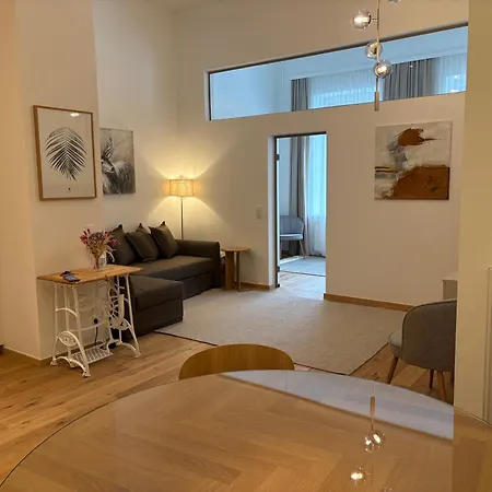Mitten In Der Altstadt Und Der Thermenregion, Neu Und Ruhig Apartment