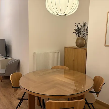 Apartmán Mitten In Der Altstadt Und Der Thermenregion, Neu Und Ruhig