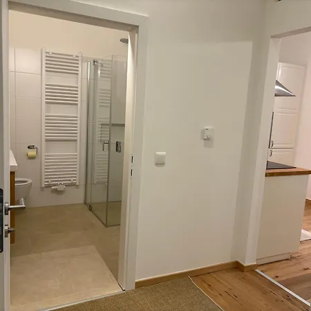 Apartment Mitten In Der Altstadt Und Der Thermenregion, Neu Und Ruhig